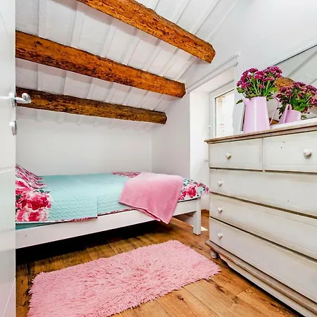 Casa Alek Apartment