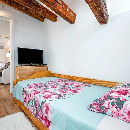 Casa Alek Appartement *