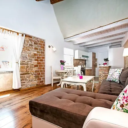 Casa Alek شقة