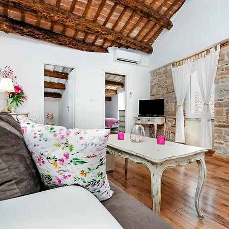 Casa Alek شقة